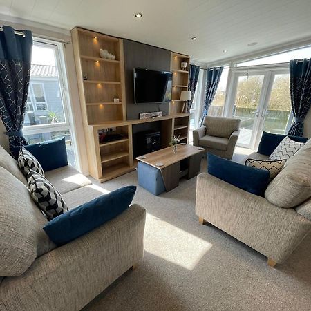 Indulgence Lakeside Lodge I3 With Hot Tub, Private Fishing Peg Situated At Tattershall Lakes Country Park Kültér fotó
