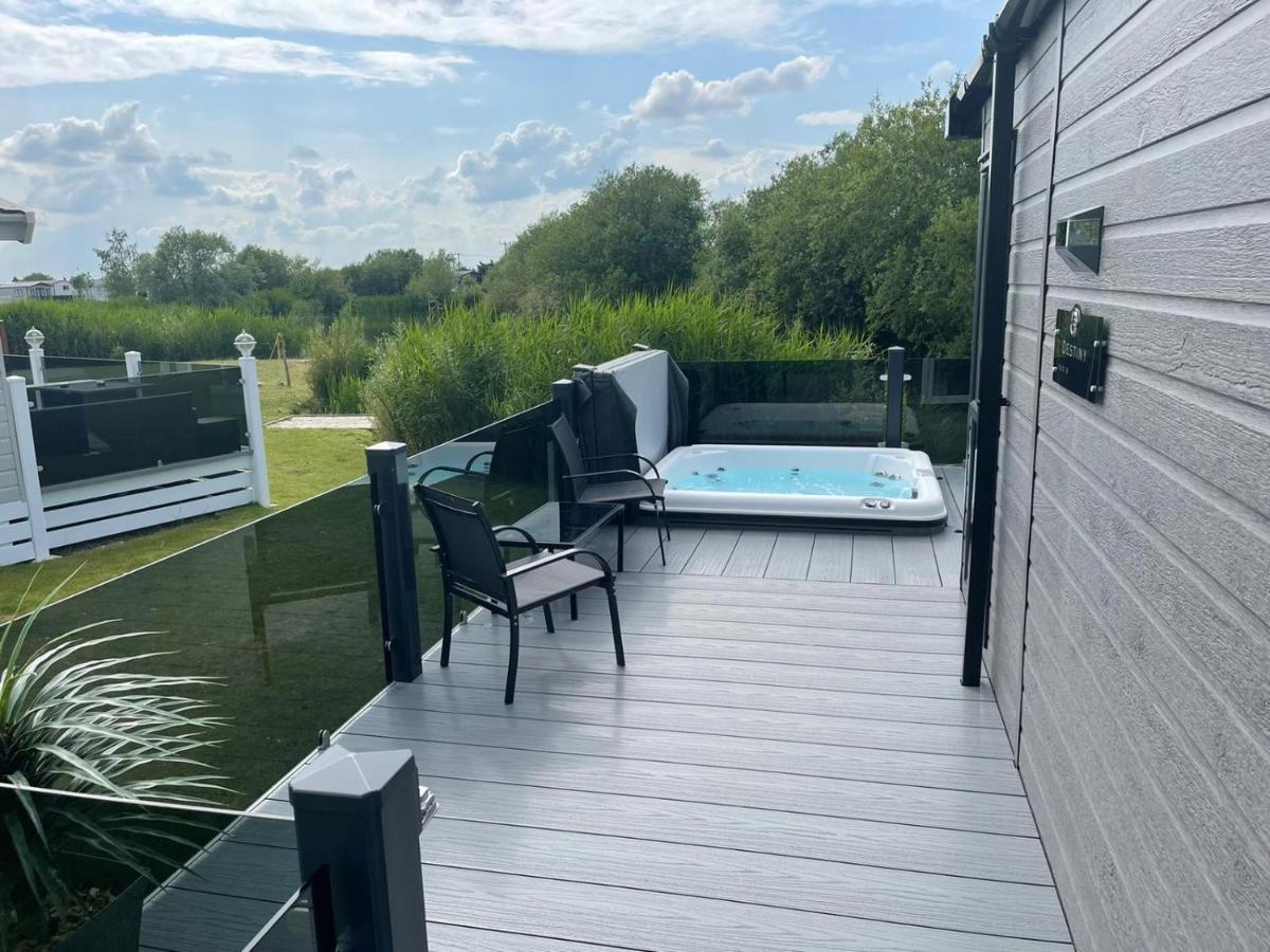 Indulgence Lakeside Lodge I3 With Hot Tub, Private Fishing Peg Situated At Tattershall Lakes Country Park Kültér fotó