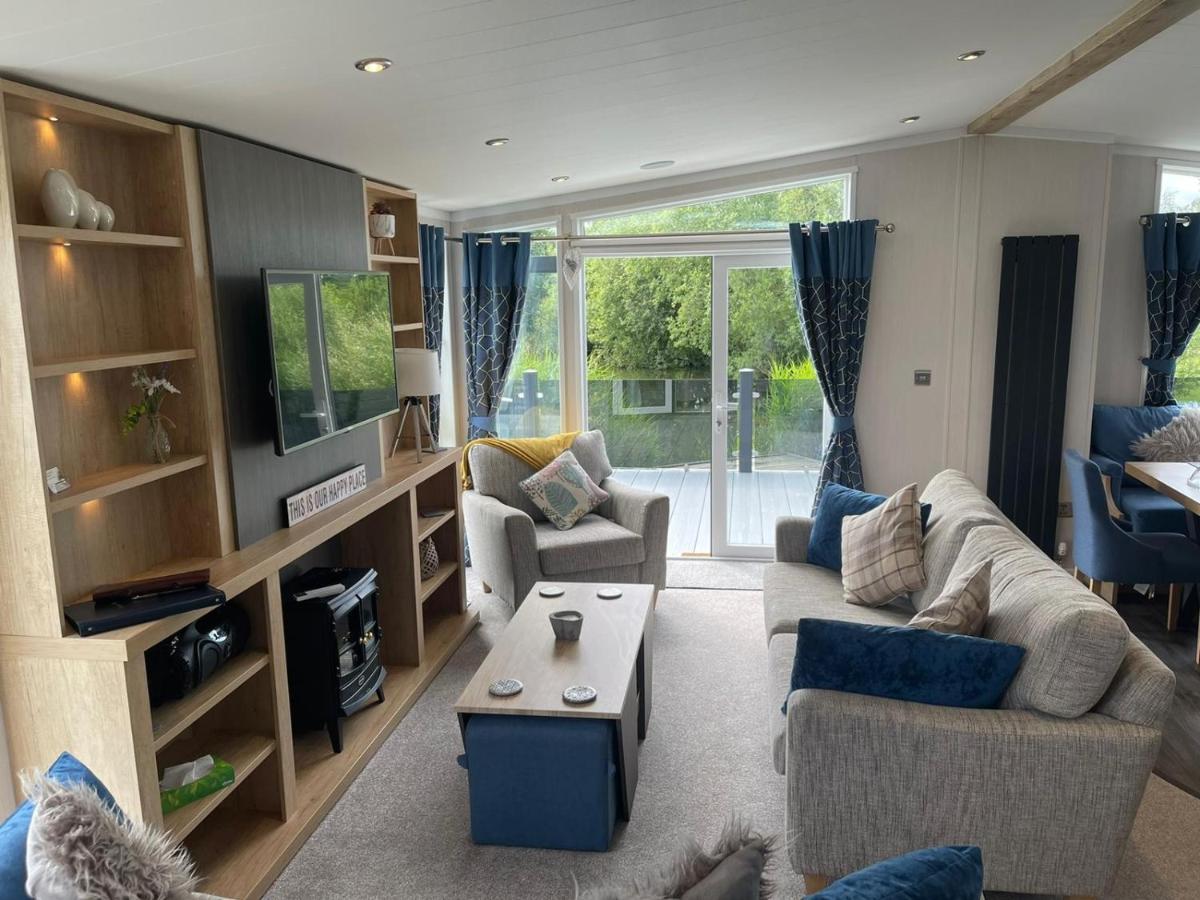 Indulgence Lakeside Lodge I3 With Hot Tub, Private Fishing Peg Situated At Tattershall Lakes Country Park Kültér fotó