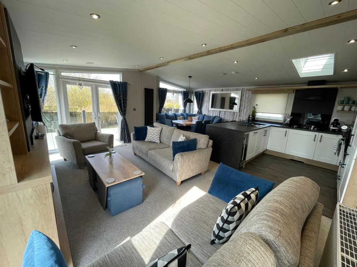 Indulgence Lakeside Lodge I3 With Hot Tub, Private Fishing Peg Situated At Tattershall Lakes Country Park Kültér fotó
