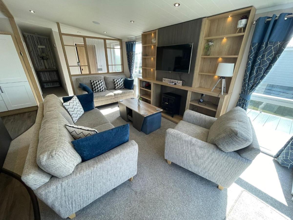 Indulgence Lakeside Lodge I3 With Hot Tub, Private Fishing Peg Situated At Tattershall Lakes Country Park Kültér fotó