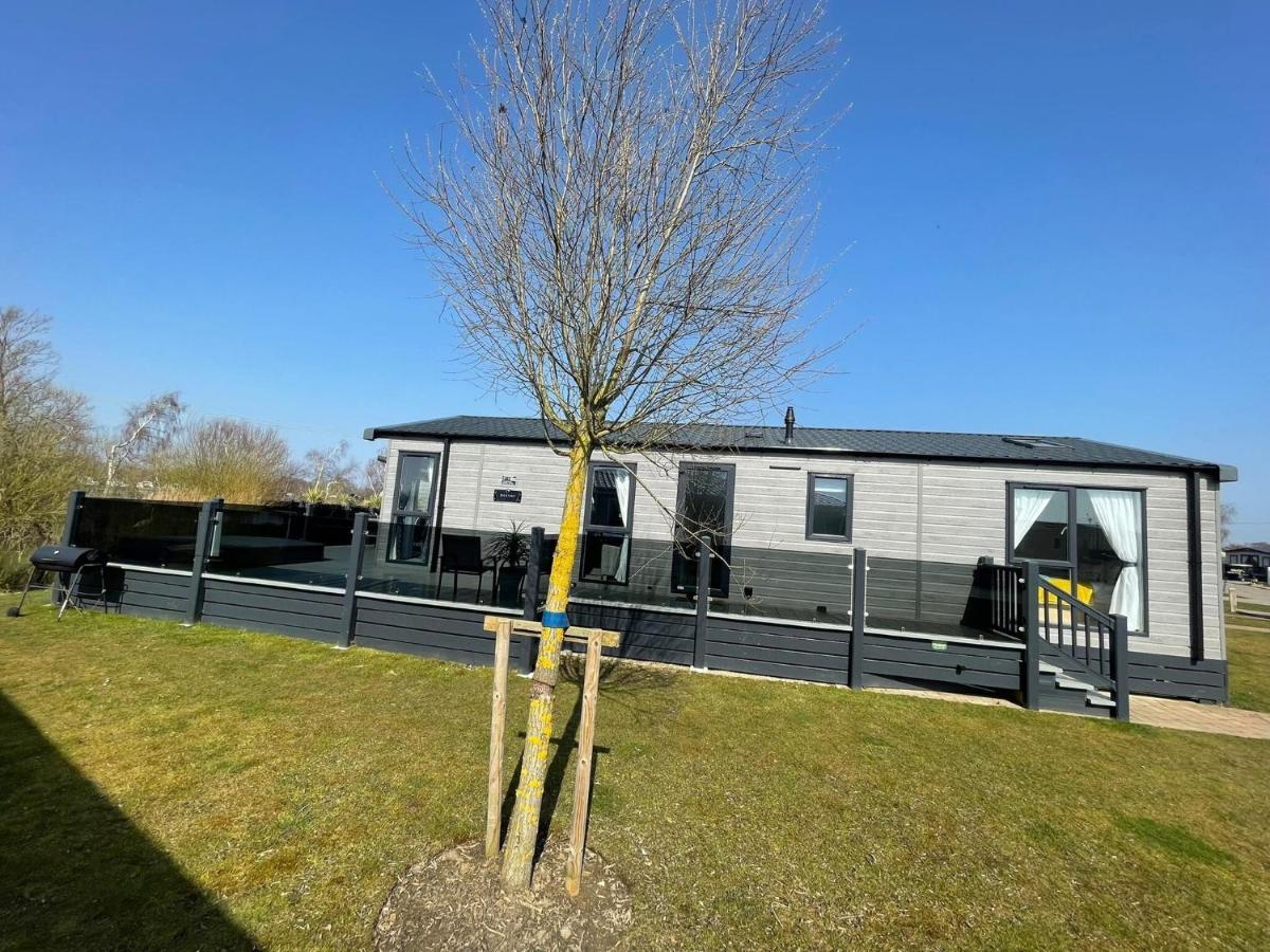 Indulgence Lakeside Lodge I3 With Hot Tub, Private Fishing Peg Situated At Tattershall Lakes Country Park Kültér fotó