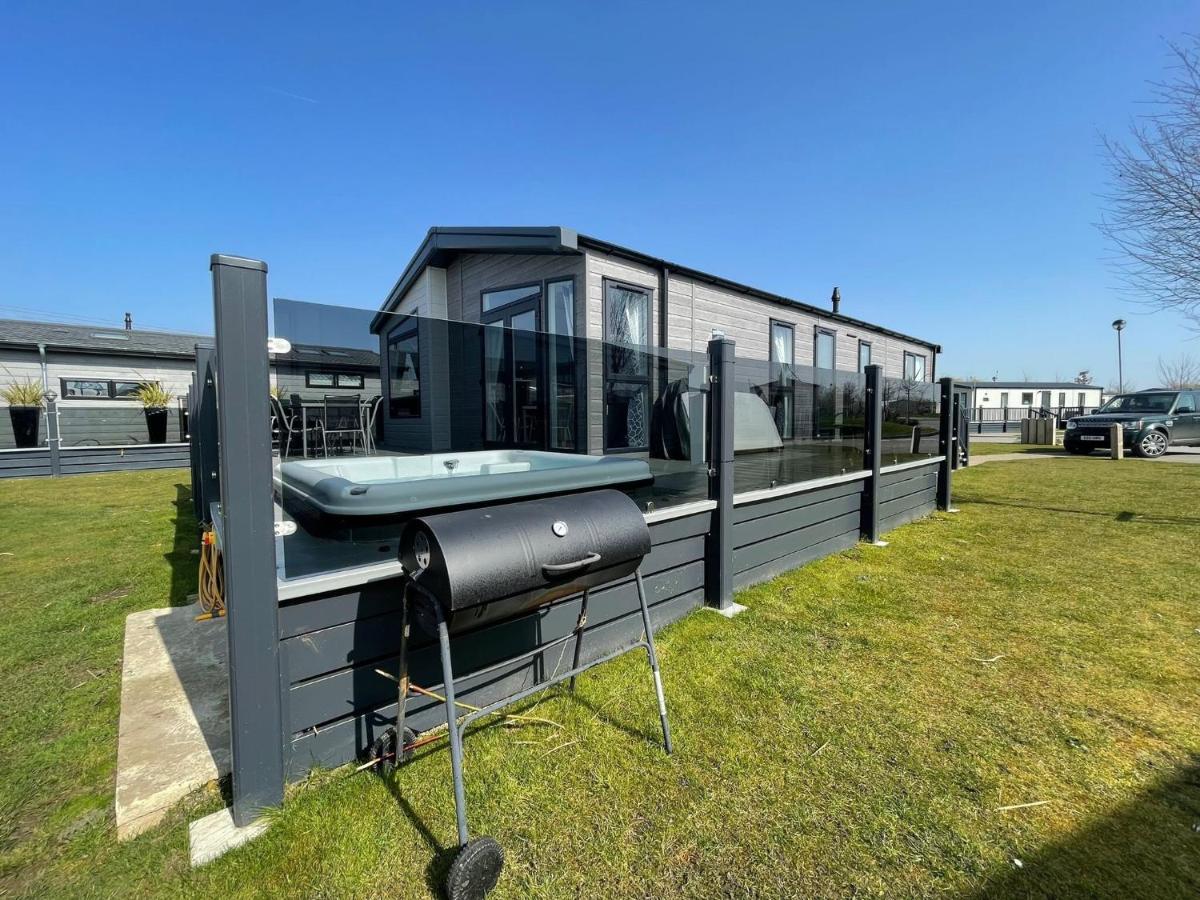 Indulgence Lakeside Lodge I3 With Hot Tub, Private Fishing Peg Situated At Tattershall Lakes Country Park Kültér fotó
