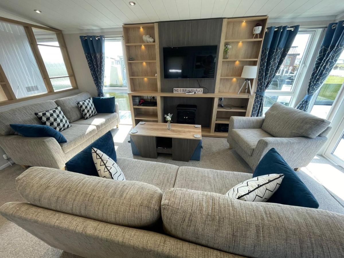 Indulgence Lakeside Lodge I3 With Hot Tub, Private Fishing Peg Situated At Tattershall Lakes Country Park Kültér fotó