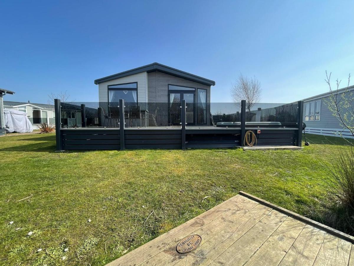 Indulgence Lakeside Lodge I3 With Hot Tub, Private Fishing Peg Situated At Tattershall Lakes Country Park Kültér fotó