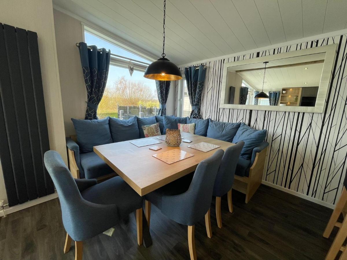 Indulgence Lakeside Lodge I3 With Hot Tub, Private Fishing Peg Situated At Tattershall Lakes Country Park Kültér fotó