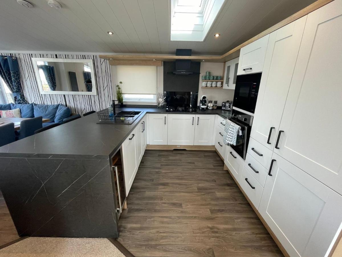 Indulgence Lakeside Lodge I3 With Hot Tub, Private Fishing Peg Situated At Tattershall Lakes Country Park Kültér fotó